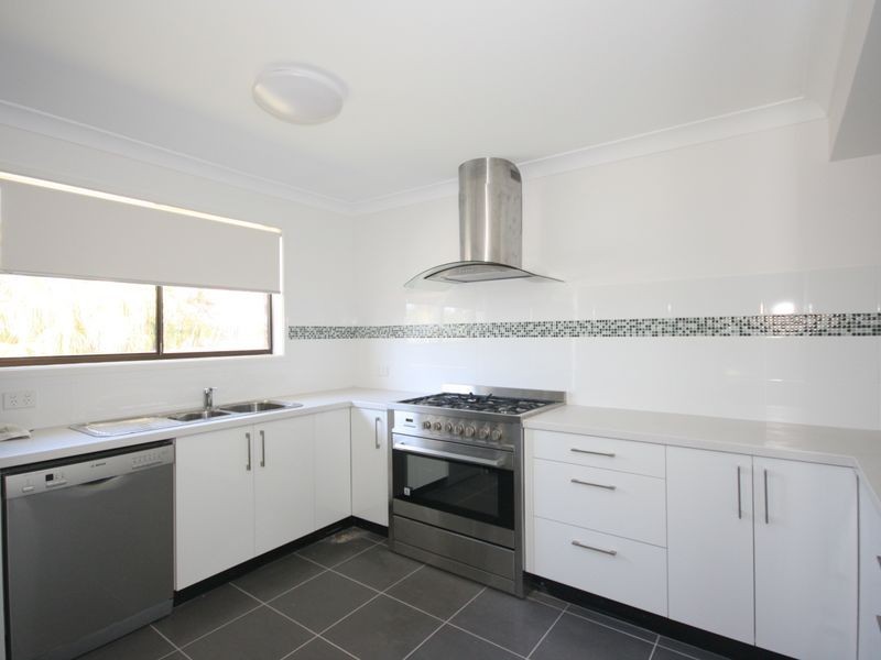 4 Whitecastle Street, Carindale QLD 4152