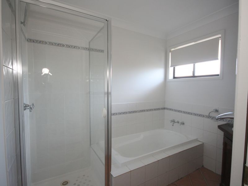 4 Whitecastle Street, Carindale QLD 4152