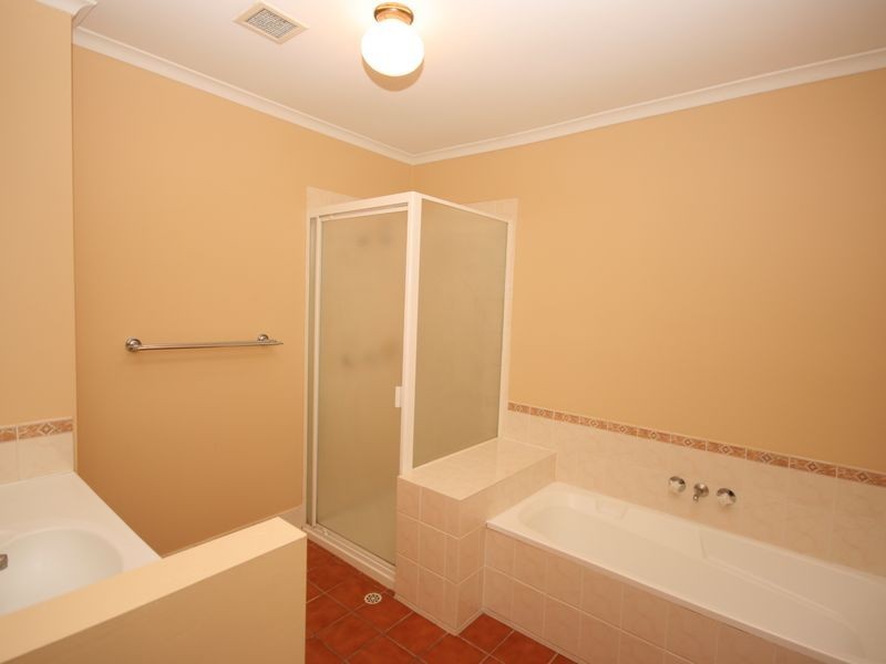 2/841 Old Cleveland Road, Carina QLD 4152