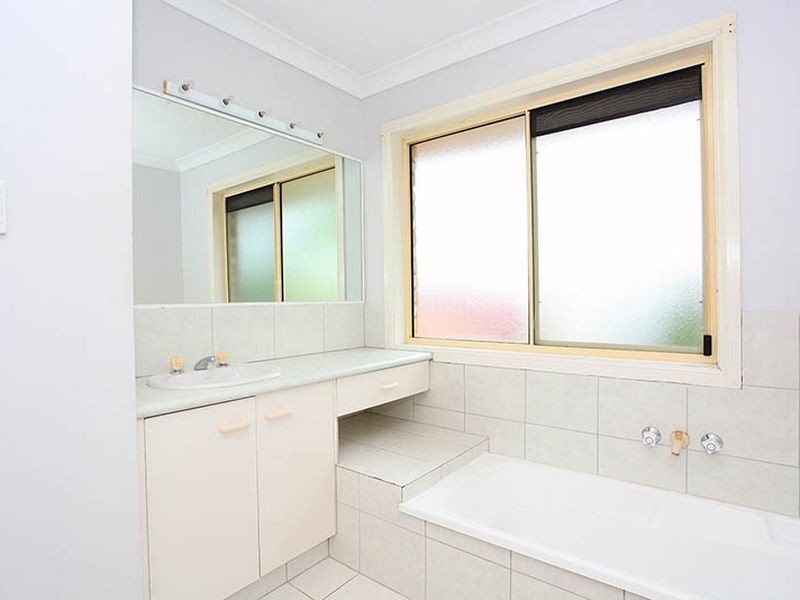 2/33 Osterley Road, Carina Heights QLD 4152