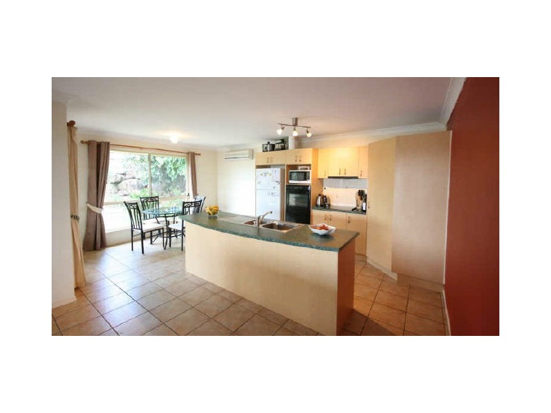 6 Crown Place, Carindale QLD 4152