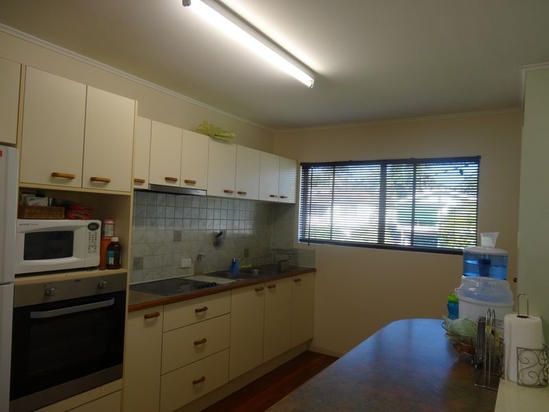 2 Herswell Avenue, Wynnum West QLD 4178