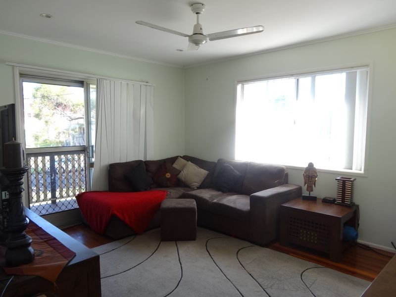 2 Herswell Avenue, Wynnum West QLD 4178