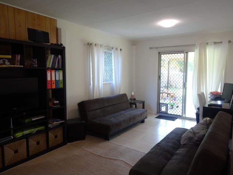 2 Herswell Avenue, Wynnum West QLD 4178