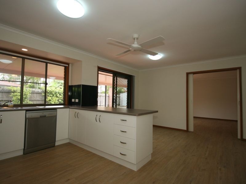 5 Mannersley Street, Carindale QLD 4152