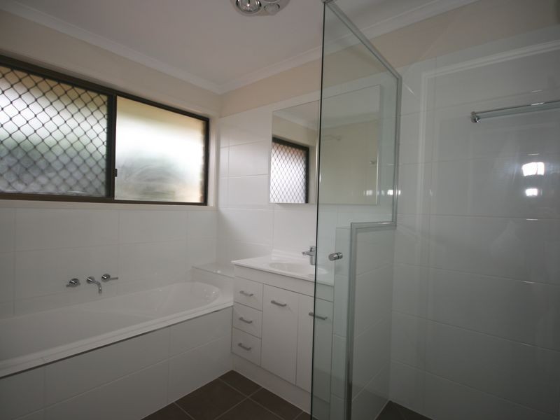 5 Mannersley Street, Carindale QLD 4152