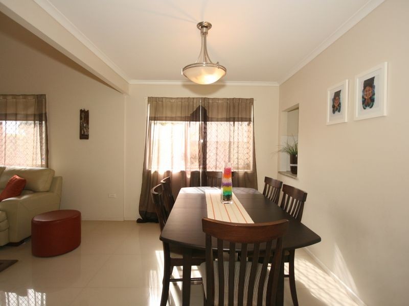 77 Bridgnorth Street, Carindale QLD 4152