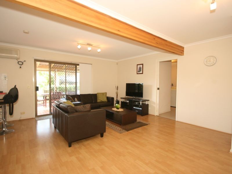 77 Bridgnorth Street, Carindale QLD 4152