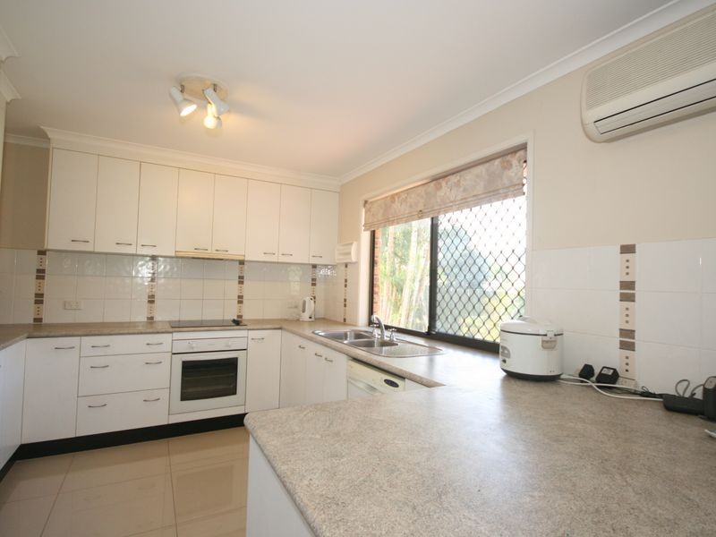 77 Bridgnorth Street, Carindale QLD 4152