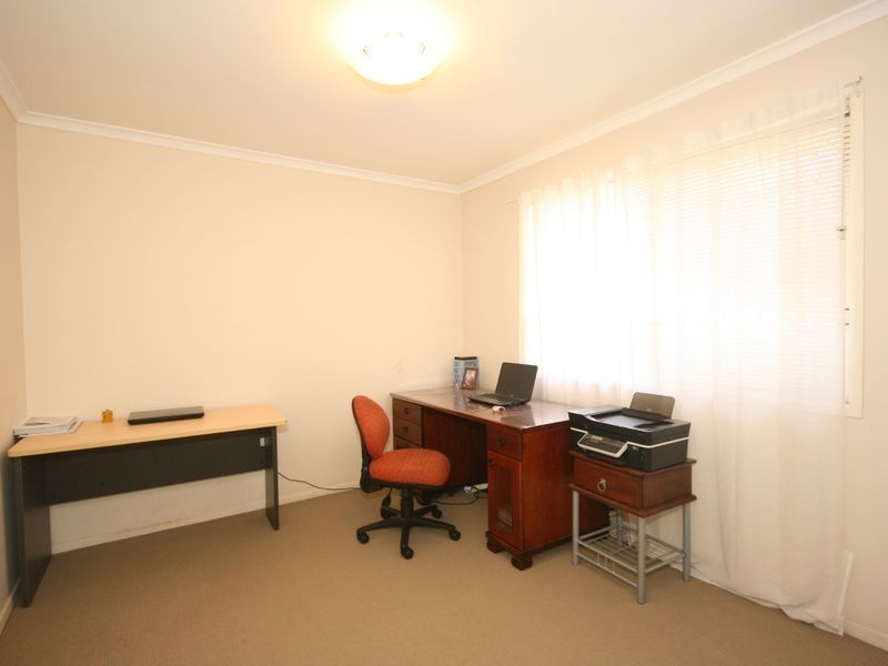 77 Bridgnorth Street, Carindale QLD 4152