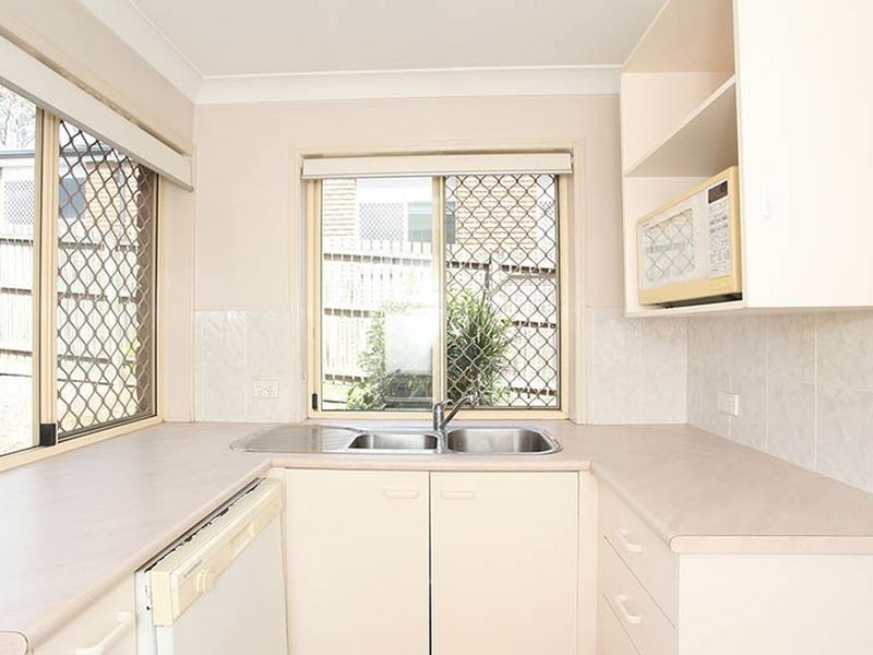 2/27 Daniells Street, Carina QLD 4152