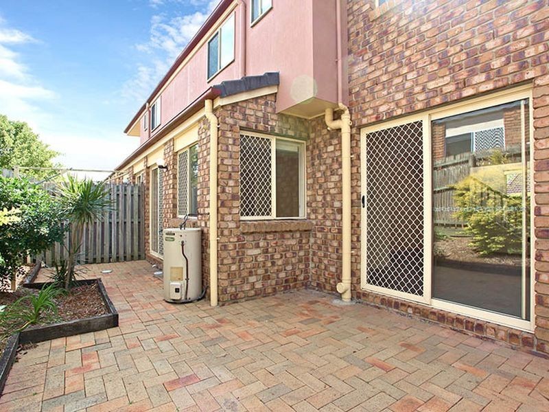 2/27 Daniells Street, Carina QLD 4152