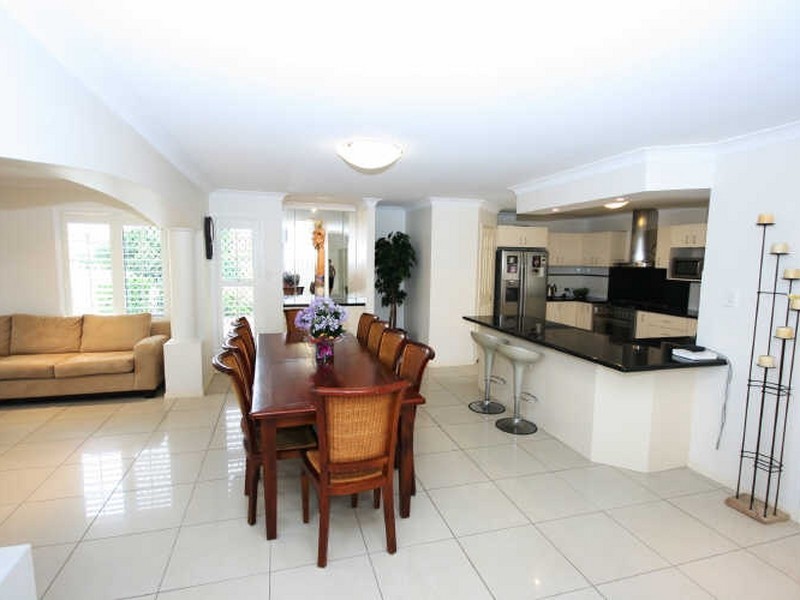18 Kenilworth Place, Carindale QLD 4152