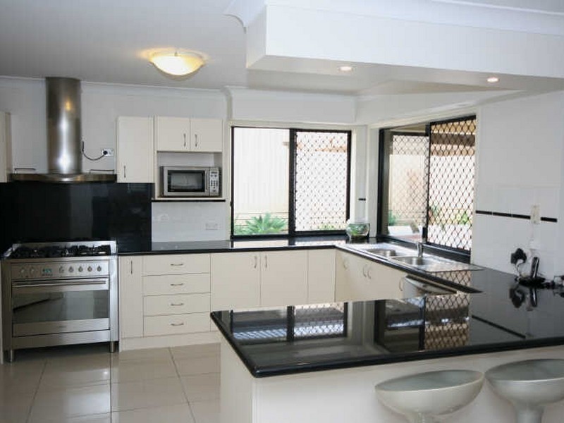 18 Kenilworth Place, Carindale QLD 4152