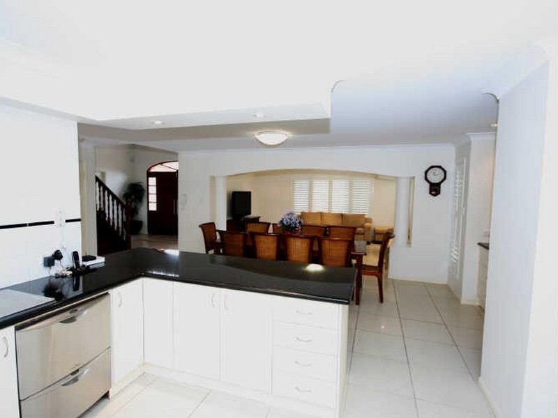 18 Kenilworth Place, Carindale QLD 4152