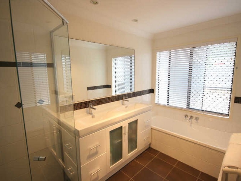 18 Kenilworth Place, Carindale QLD 4152