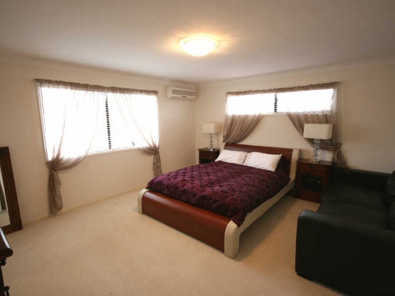 18 Kenilworth Place, Carindale QLD 4152