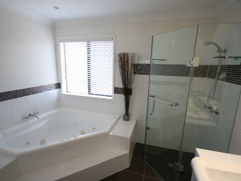 18 Kenilworth Place, Carindale QLD 4152