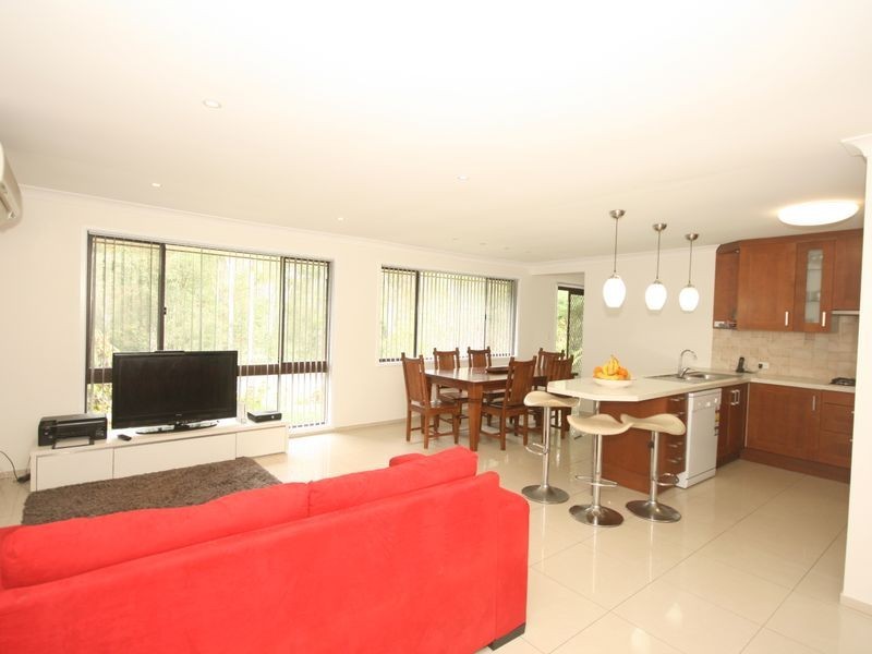 35 Meadowbank Street, Carindale QLD 4152