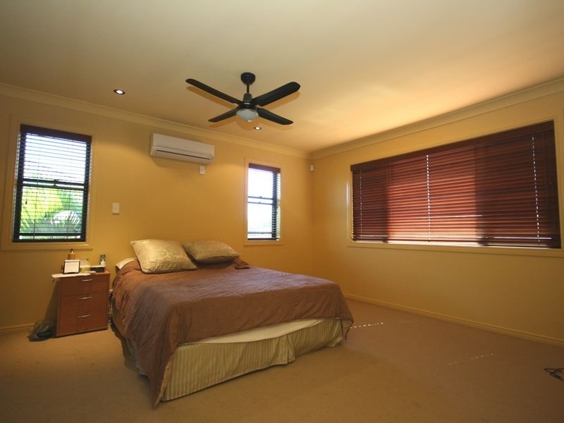 12 Angourie Place, Carindale QLD 4152