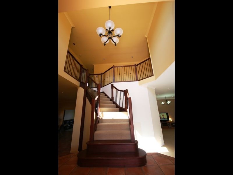 12 Angourie Place, Carindale QLD 4152