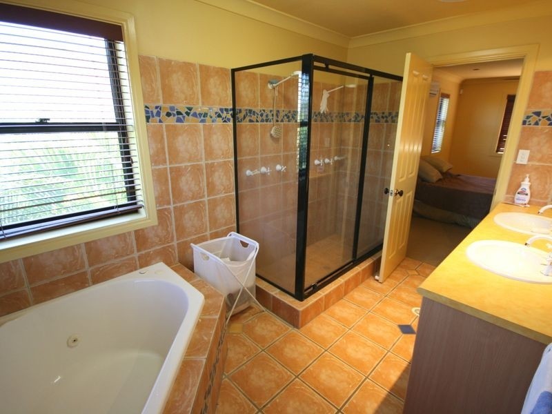 12 Angourie Place, Carindale QLD 4152