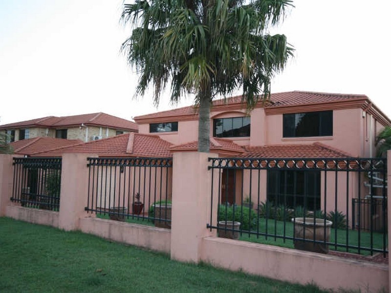 12 Angourie Place, Carindale QLD 4152