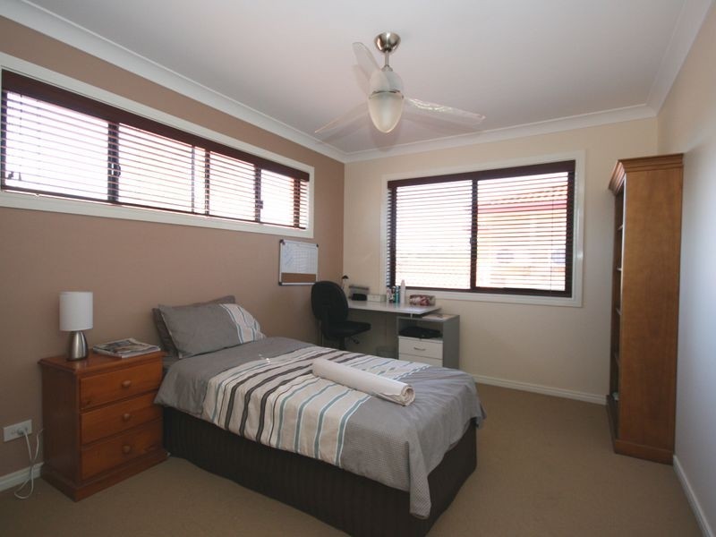 12 Angourie Place, Carindale QLD 4152