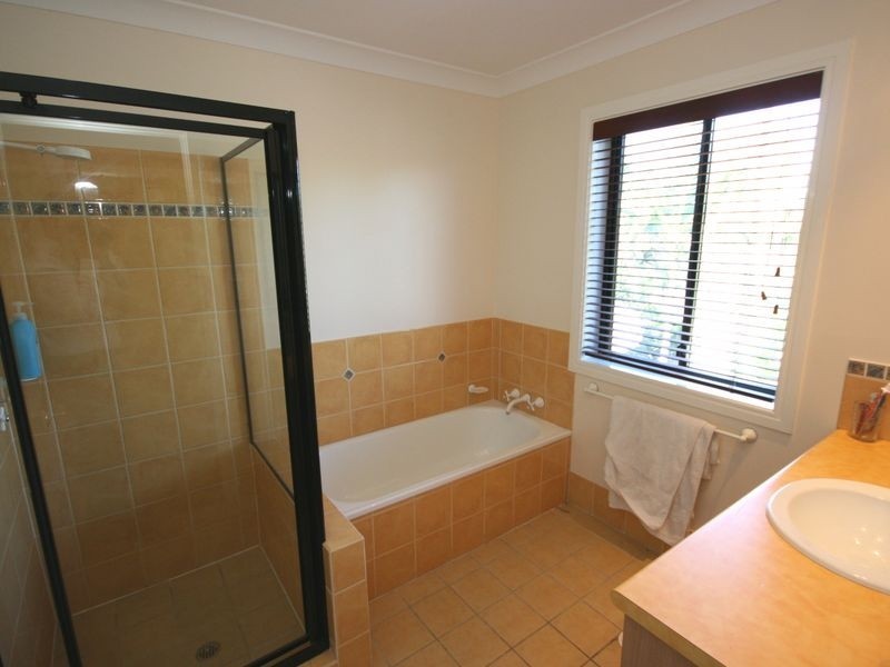 12 Angourie Place, Carindale QLD 4152