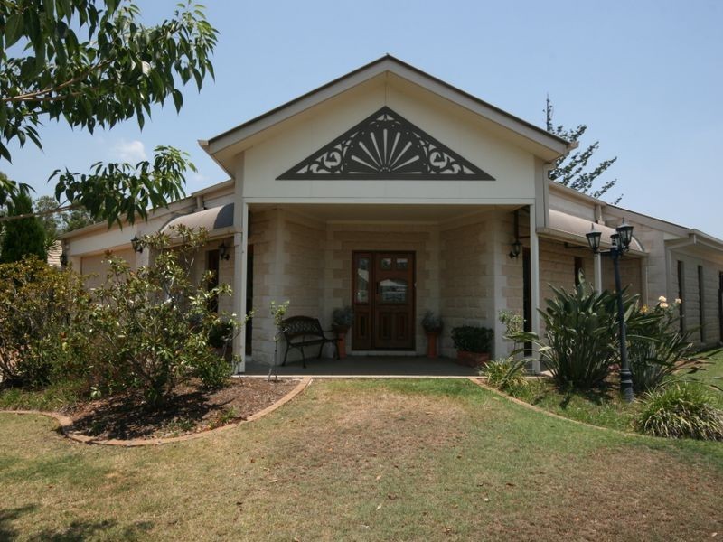 3 Holland Place, Carindale QLD 4152