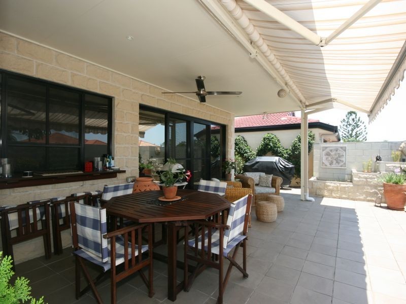 3 Holland Place, Carindale QLD 4152