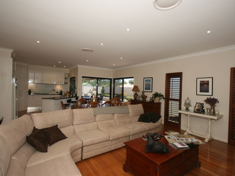 3 Holland Place, Carindale QLD 4152