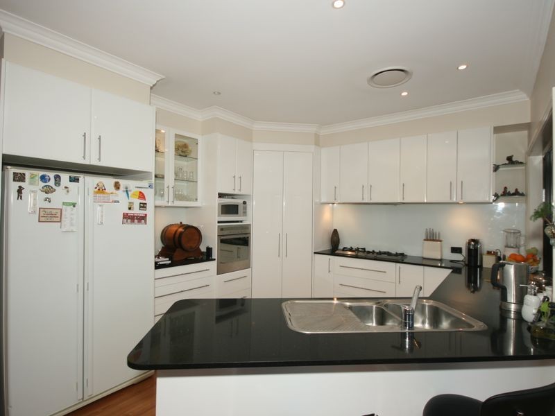 3 Holland Place, Carindale QLD 4152