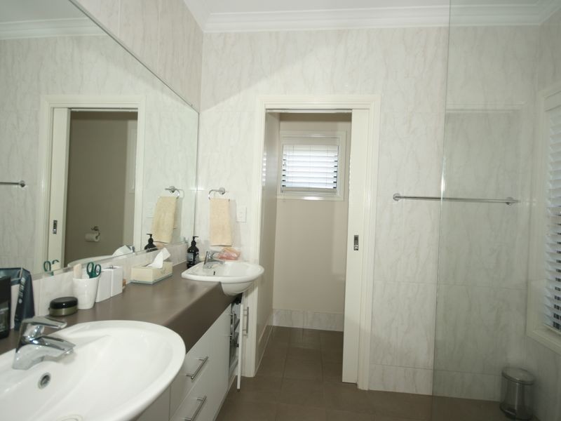 3 Holland Place, Carindale QLD 4152