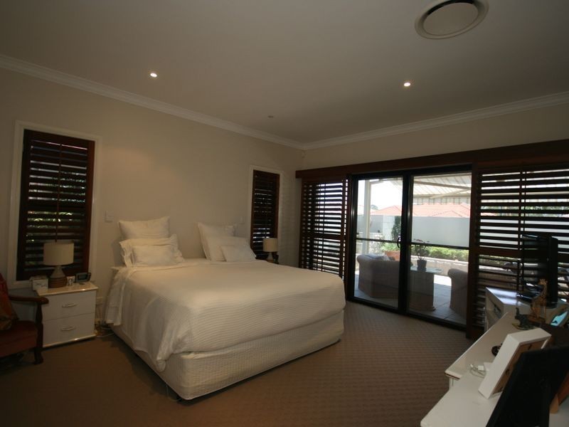 3 Holland Place, Carindale QLD 4152