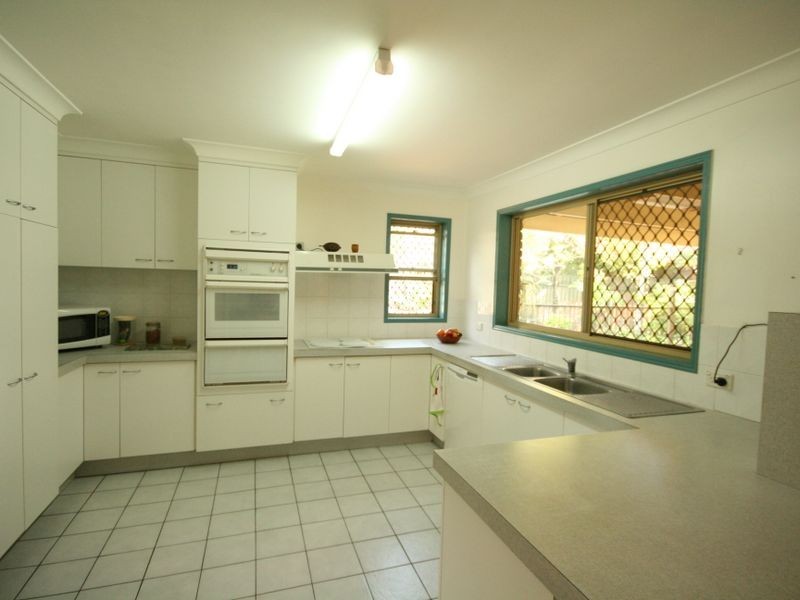 408 Winstanley Street, Carindale QLD 4152