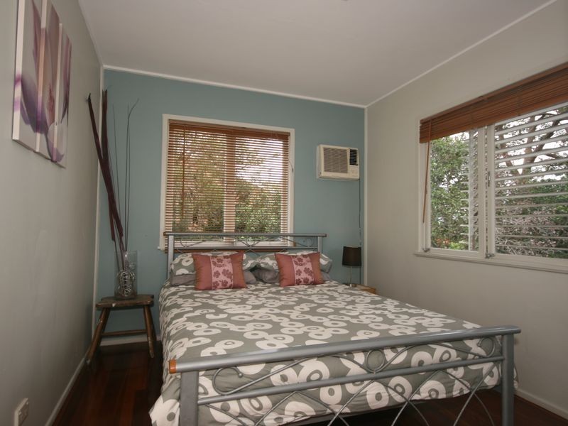 20 Wiles Street, Camp Hill QLD 4152