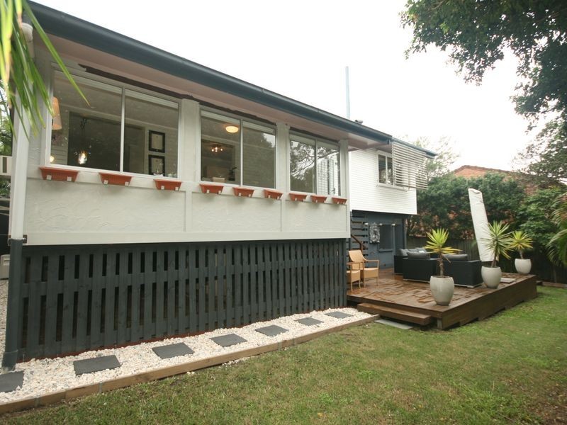 20 Wiles Street, Camp Hill QLD 4152