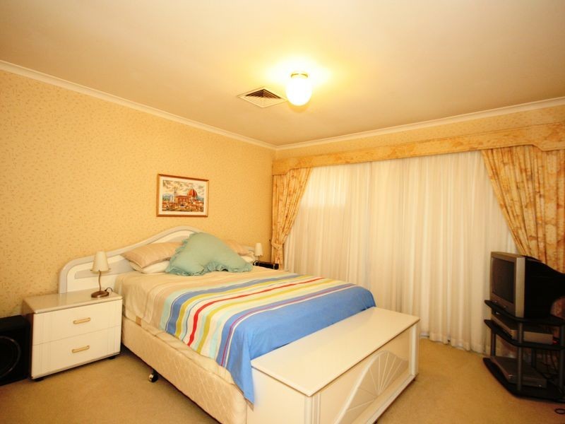 99 Scrub Road, Carindale QLD 4152