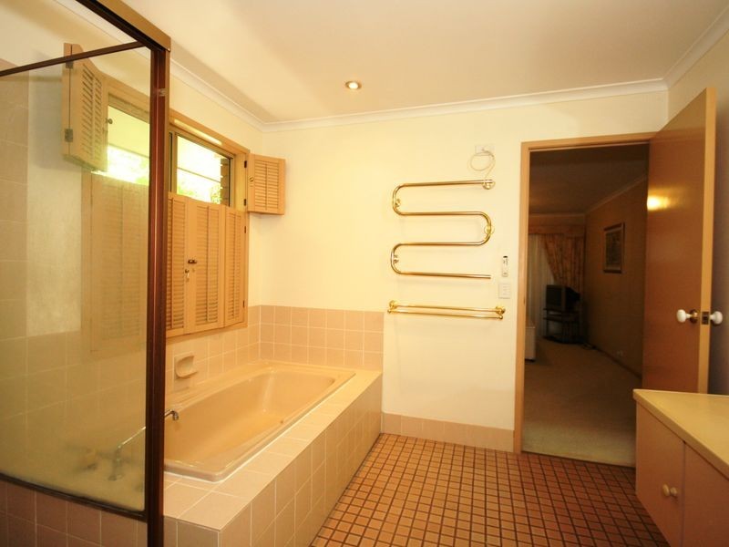 99 Scrub Road, Carindale QLD 4152