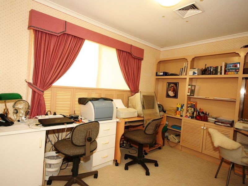 99 Scrub Road, Carindale QLD 4152
