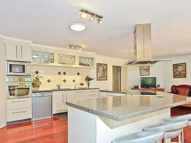 63 Coventry Circuit, Carindale QLD 4152