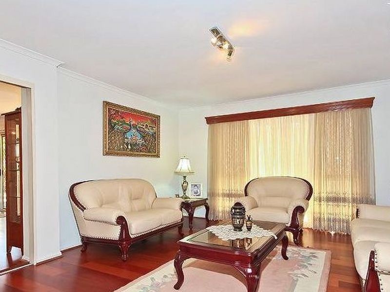 63 Coventry Circuit, Carindale QLD 4152