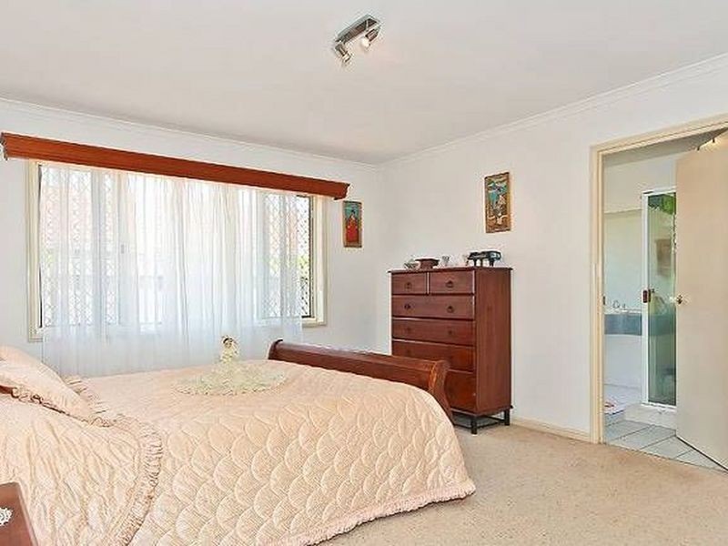 63 Coventry Circuit, Carindale QLD 4152