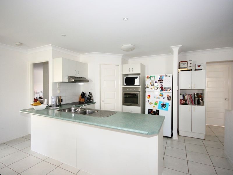 17 Jasmine Street, Wakerley QLD 4154