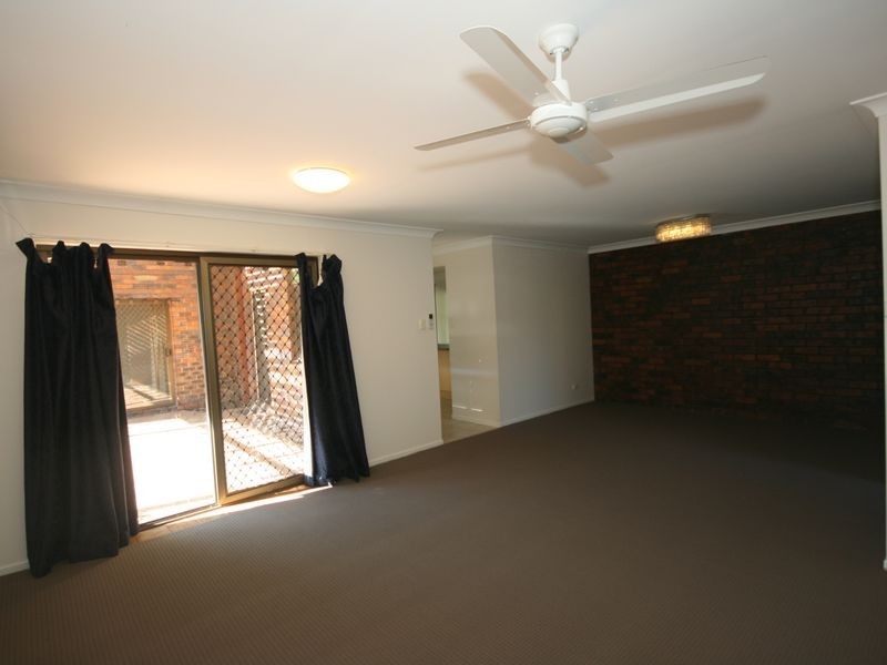 16 Lochleven Street, Carindale QLD 4152