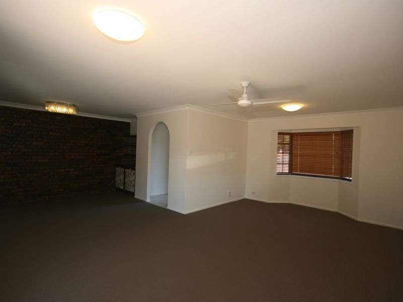 16 Lochleven Street, Carindale QLD 4152