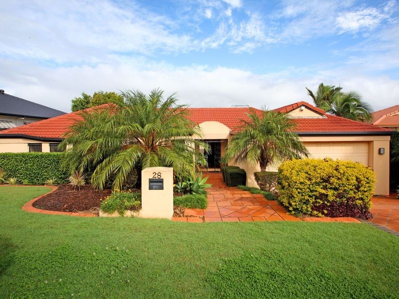 28 St Andrews Crescent, Carindale QLD 4152