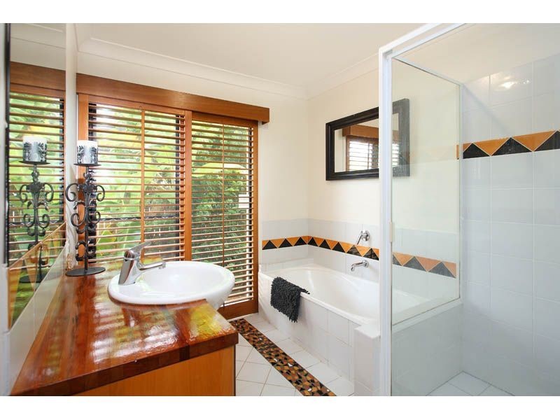 28 St Andrews Crescent, Carindale QLD 4152