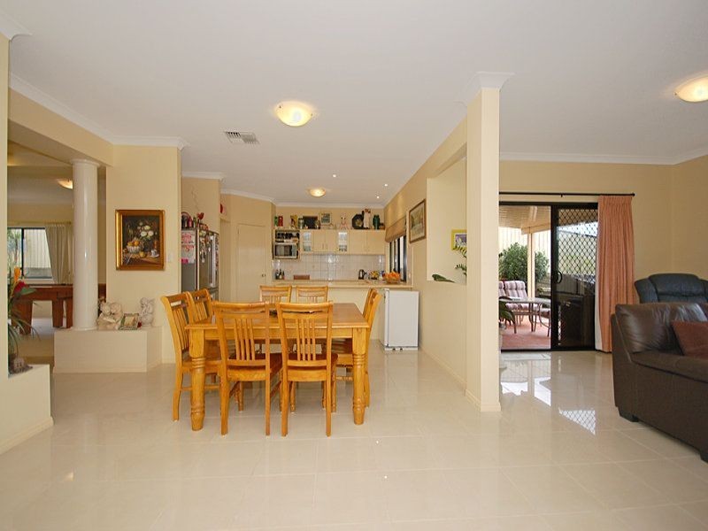 94 Silky Oak Crescent, Carindale QLD 4152